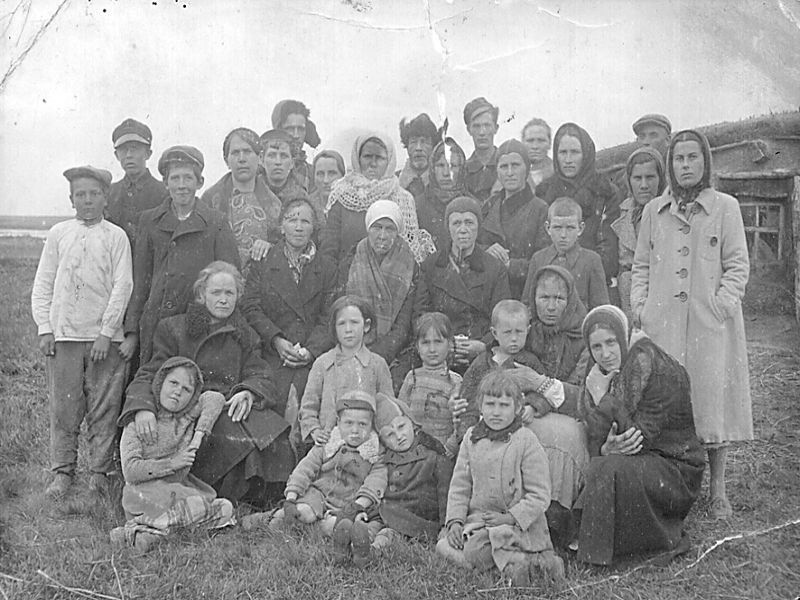 Zdjęcie przedstawiające grupę polskich zesłańców