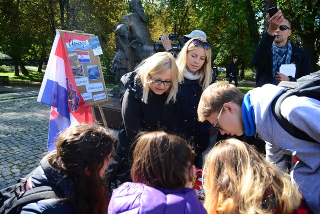 Europejski Dzień Języków 2018 w Radomiu. Młodzież ze szkół średnich bawiła się podczas Miejskiej Gry Językowej. Były też inne atrakcyjne wydarzenia