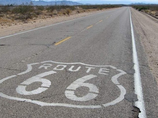 Route 66 - łączy Chicago z Santa Monica w Kalifornii. To najsłynniejsza droga na świecie.