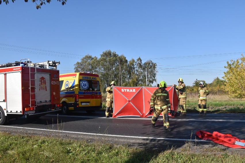 Tuż przed kolejowym przejazdem samochód ciężarowy, ruszając...