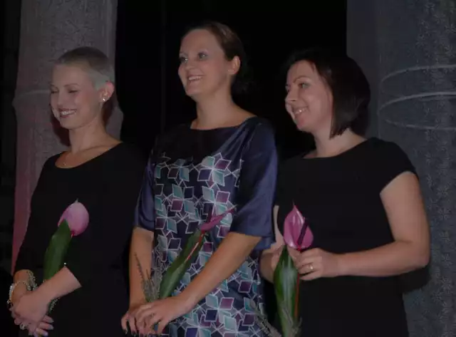 Na scenie podczas koncertu jubileuszowego wystąpili absolwenci, którzy mają na swoim koncie dorobek estradowy. Rozpoczęły go Joanna Piwowar-Antosiewicz, Marta Piwowar i Marta Groffik-Perchel.