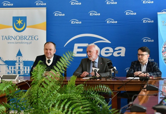 Konferencja prasowa na temat Tarnobrzeskiej Wiosny Kabaretowej, od lewej Krzysztof Szczeszek, Dariusz Bożek i Mariusz Ryś
