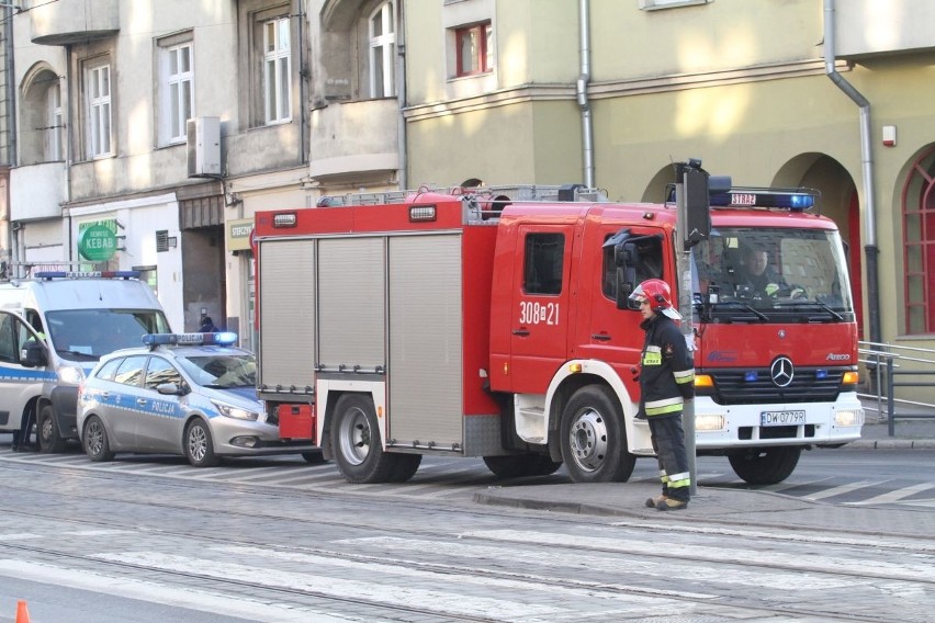 Wypadek na skrzyżowaniu Pomorskiej i Dubois. 87-letni kierowca nie ustąpił pierwszeństwa