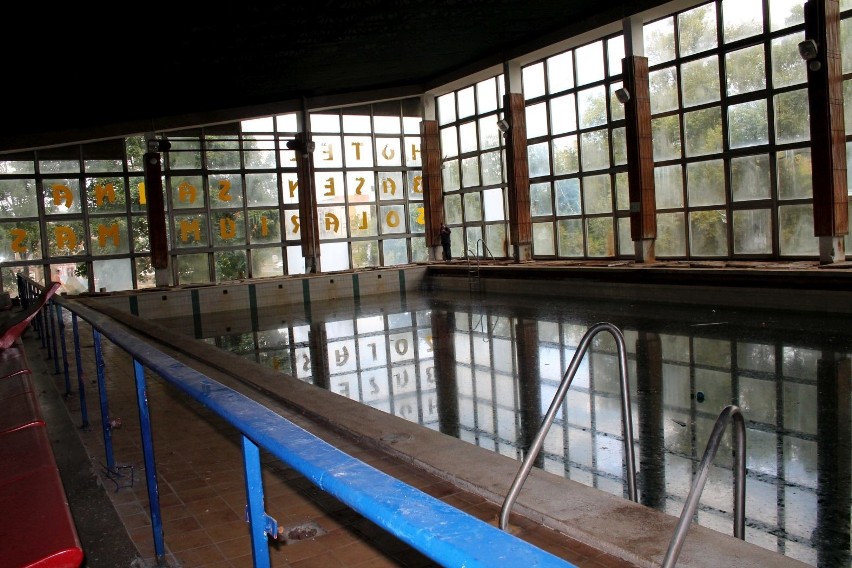 Trwa wielka przebudowa basenu przy ul. Bażyńskich w Toruniu....