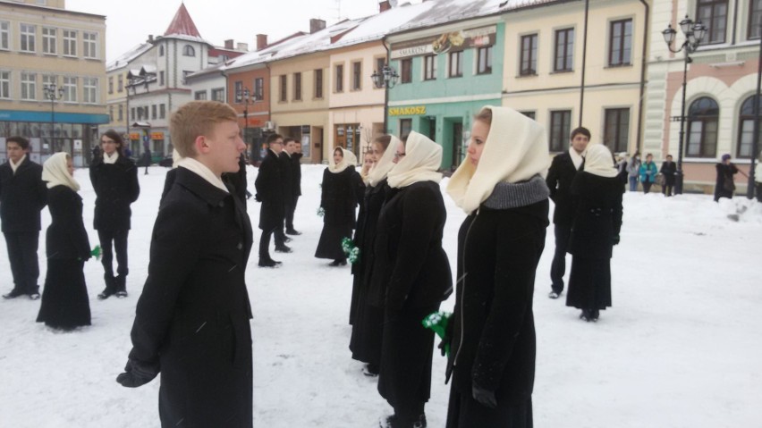 Polonez w wykonaniu maturzystów z Żywca