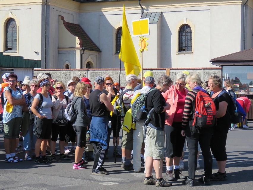 Gliwicka Piesza Pielgrzymka na Jasną Górę 2015: Pielgrzymi wyruszyli z Tworoga [ZDJĘCIA, WIDEO]