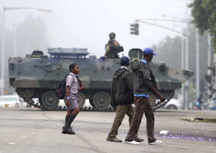 Zamach stanu w Zimbabwe? Wojsko przejmuje władzę. Gdzie jest prezydent Robert Mugabe?