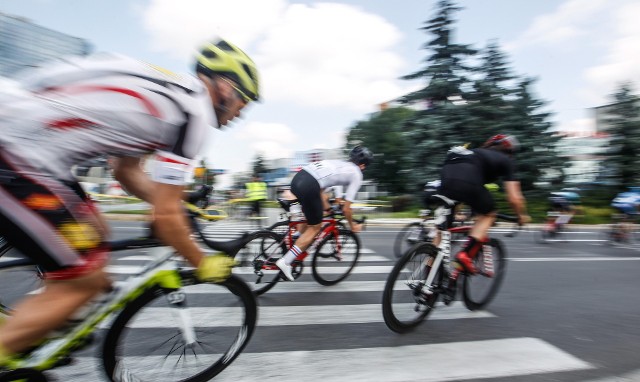 Wielkie ściganie rowerowe na ulicach Rzeszowa - szosowe Kryterium Uliczne. Impreza odbywa się w ramach trwającej w mieście imprezy rowerowej Rzeszów BIKE Festival. Zobaczcie zdjęcia z imprezy!