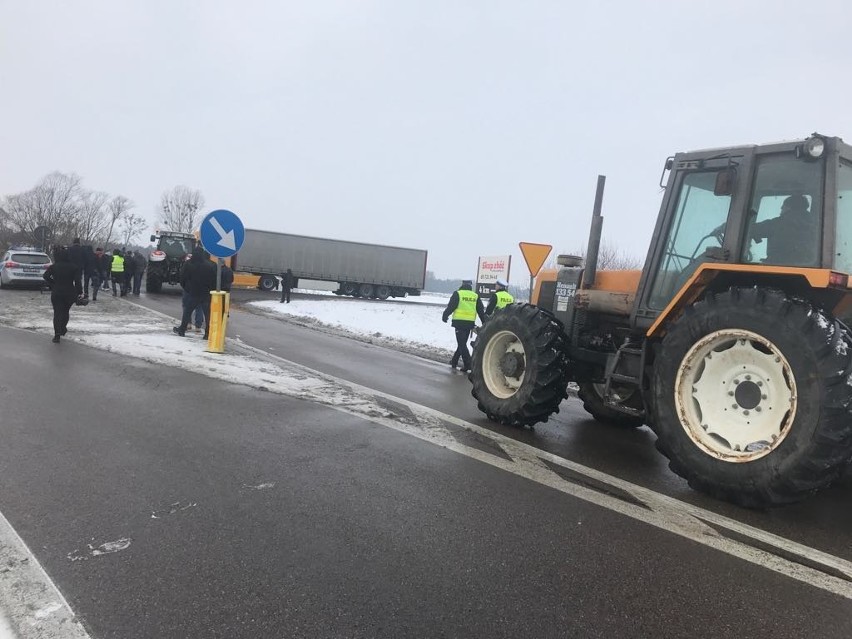 Powstanie Chłopskie 2019: Rolnicy zapowiedzieli protesty w całej Polsce. Zablokowali m.in. krajową ósemkę [ZDJĘCIA]