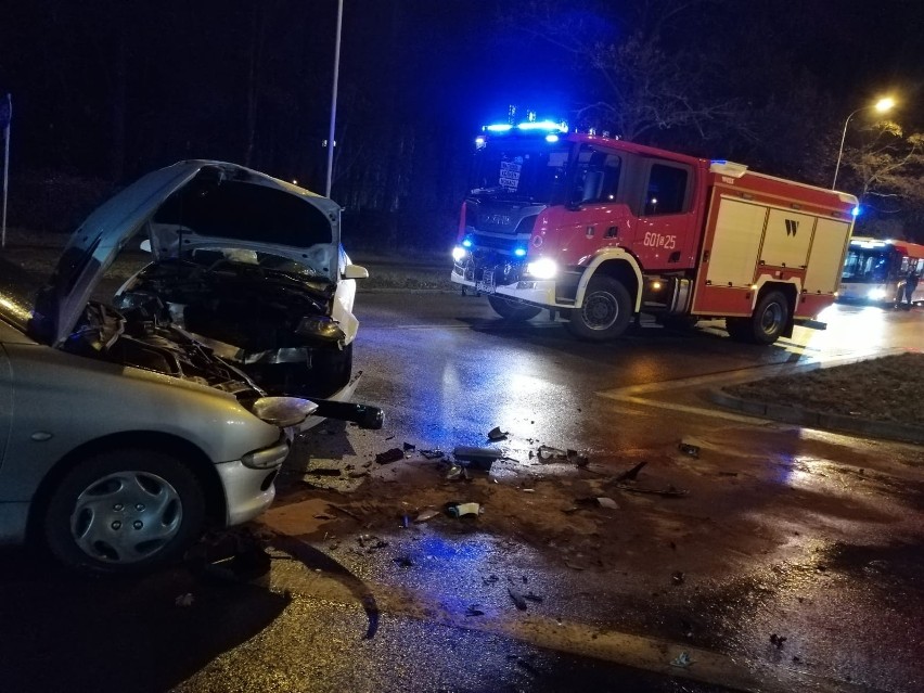 Kolizja samochodów w Siemianowicach Śląskich. Trzy osoby poszkodowane