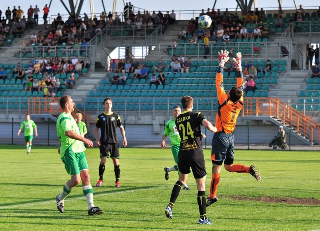 Wydział Dyscypliny Lubelskiego Związku Piłki Nożnej może po sobotnim wtargnięciu kiboli do szatni Siarki Tarnobrzeg, zamknąć czasowo stadion miejski w Tarnobrzegu dla widzów.