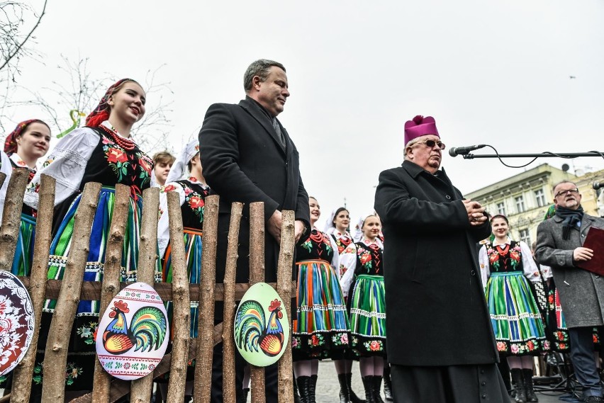 W Wielką Sobotę w Kościele katolickim przez cały dzień trwa...