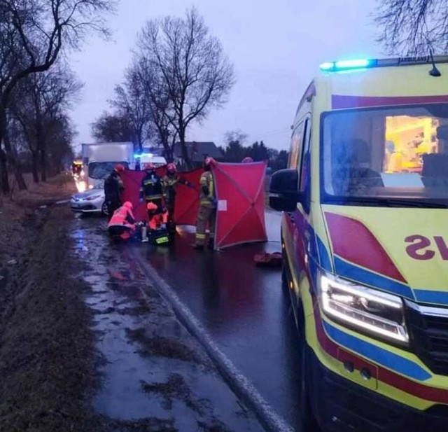 Wypadek z udziałem pieszego w Częstochowie. Fatalne warunki na drogach z powodu deszczu