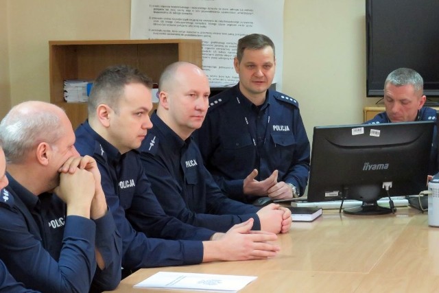 Marek Waraksa (drugi od prawej) pracuje w policji od maja 1998 r.