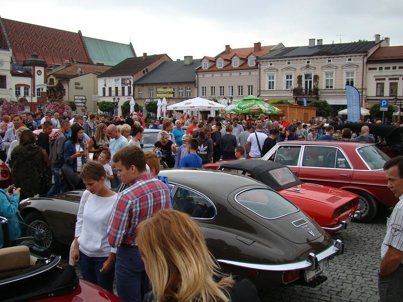 Czar dawnych samochodów. Zlot zabytkowych pojazdów na Rynku w Oświęcimiu