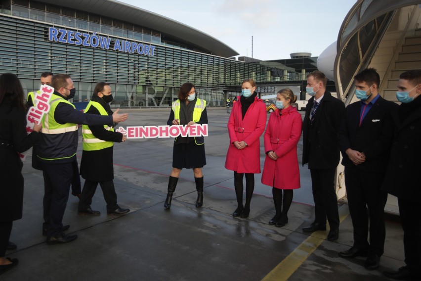 Inauguracyjny lot linii Wizz Air Eindhoven - Jasionka [ZDJĘCIA]