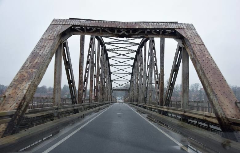 Stary most w Cigacicach straszy swoim wyglądem. Konstrukcja...