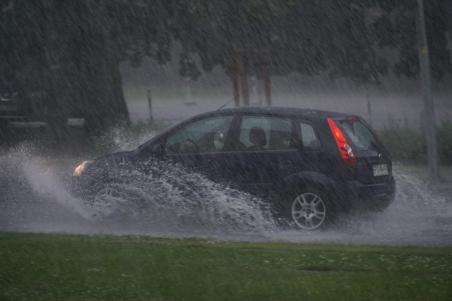 Instytut Meteorologii i Gospodarki Wodnej wydał ostrzeżenie pierwszego stopnia dotyczące burz z gradem dla części województwa wielkopolskiego.