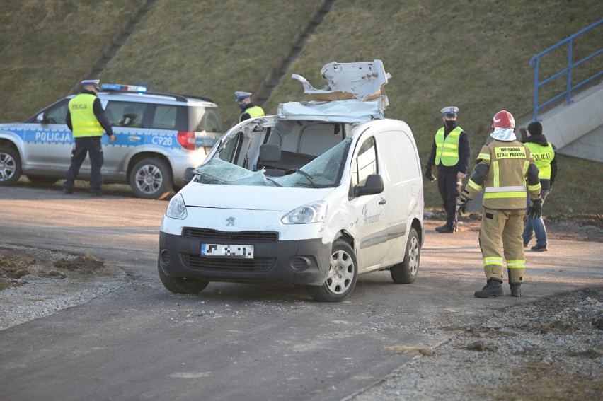 Wypadek na autostradzie A1 w Warlubiu. Dwie osoby ranne. Lądował śmigłowiec LPR