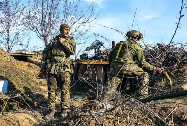 Siły ukraińskie nękają atakami Rosjan, którzy jescze niedawno twierdzili, że Bachmut jest w ich rękach.