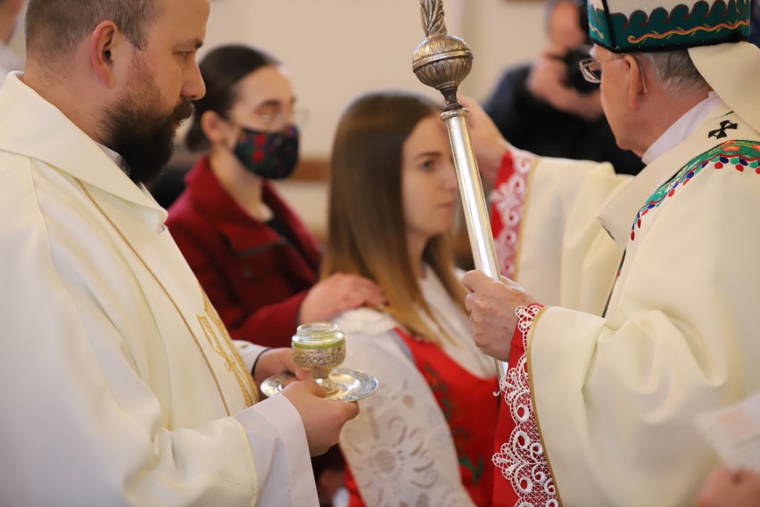 Konina. Miejscową młodzież bierzmował arcybiskup Marek Jędraszewski [ZDJĘCIA]