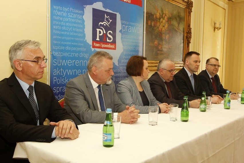PiS przedstawił kandydatów do PE. Nie boją się wyborców - odwiedzą każdy powiat (ZDJĘCIA)