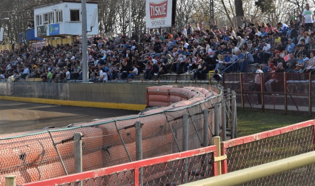 Banda pneumatyczna na stadionie żużlowym MrGarden GKM Grudziądz sprawdziła się. Przydała się wiele razy, łagodząc skutki upadków rozpędzonych na motorach zawodników