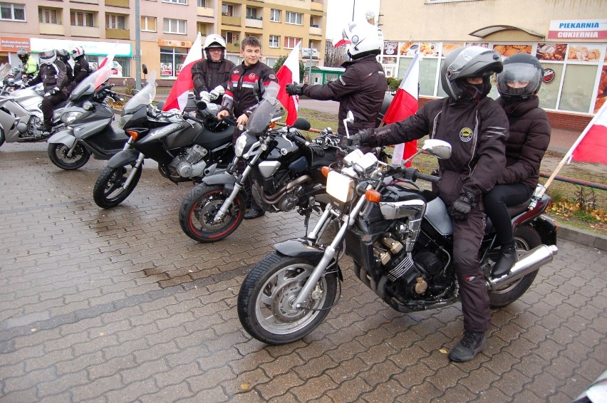 Biało-czerwoni motocykliści ze Szczecinka pamiętają o 11 Listopada (zdjęcia)