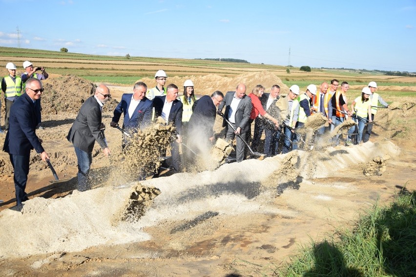 Szczepanowice. Po latach obietnic udało się rozpocząć budowę...