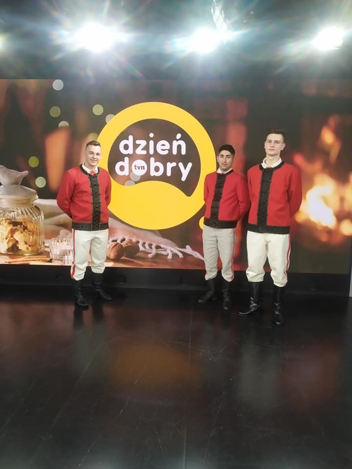 Podsybka Kurpiowska - zespół folklorystyczny z Ostrołęki i okolic - oraz kurpiowski harmonista Jan Karczewski w "Dzień Dobry TVN" 4.02.2021