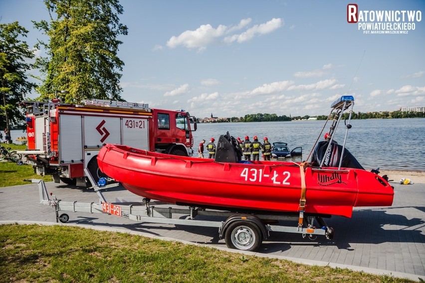 Ełk: Auto wjechało na plaży do jeziora Ełckiego 20.07.2019 (zdjęcia)