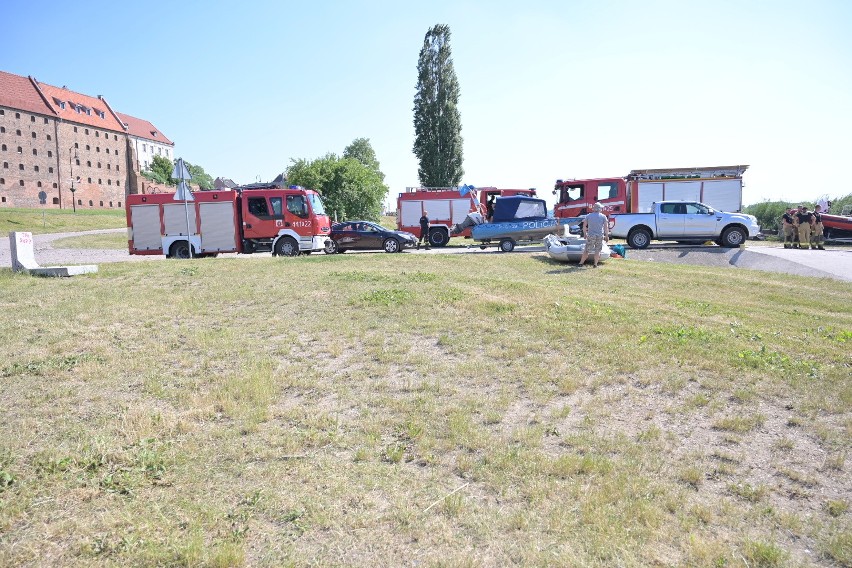 Tragedia na Wiśle w Grudziądzu. Mężczyzna wskoczył do rzeki i nie wypłynął [zdjęcia]