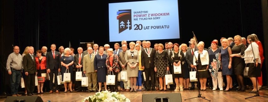 XX lat Powiatu Skarżyskiego – wielkie świętowanie i mnóstwo nagród i odznaczeń ZOBACZ ZDJĘCIA