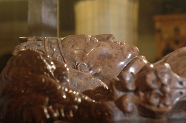 Nagrobek Kazimierza Jagiellończyka jest dziełem Wita Stwosza. Znajduje się w kaplicy Świętokrzyskiej na Wawelu