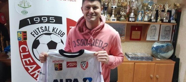 Piotr Ćwielong w niedzielę zadebiutuje w barwach Cleareksu Chorzów