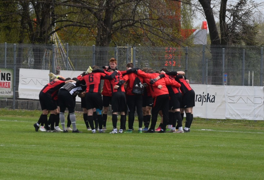 Czwarta liga mazowiecka. Oskar Przysucha wygrał z Podlasiem Sokołów Podlaski. Gol Tomasza Zagórskiego (ZDJĘCIA Z MECZU)