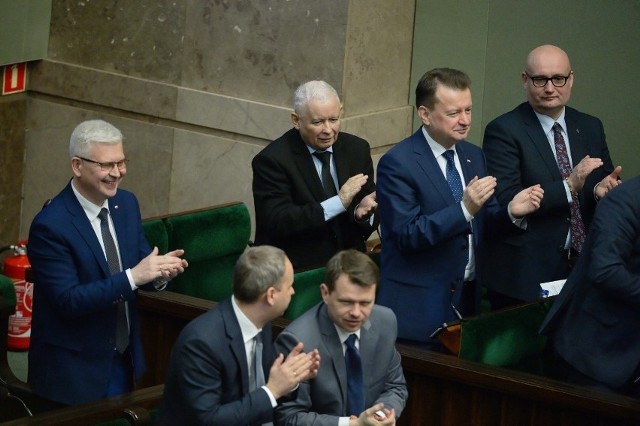 CBOS podkreśla, że lutowe notowania rządzącego ugrupowania są najlepsze od ponad pół roku, czyli od pierwszej połowy maja ubiegłego roku.