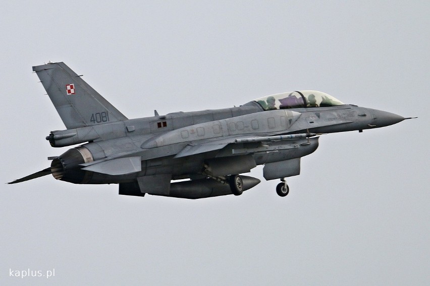 Lotnisko Lublin: F-16 ćwiczył podejścia do lądowania (ZDJĘCIA)
