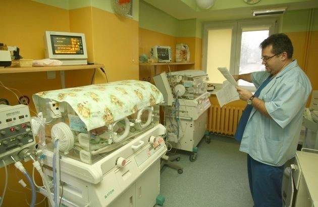 - Dziecko nie miało problemów z adaptacją do nowych warunków życia i krótko przebywało w inkubatorze - mówi dr Paweł Krajewski.