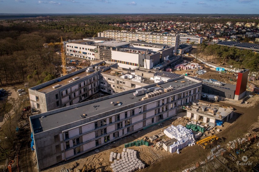 Obecnie najbardziej zaawansowane prace trwają w budynku...