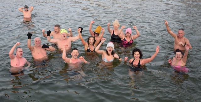 Gdy rozpocznie się sezon, foczki i morsy ze Świebodzina i okolic spotykają się w każdą niedzielę o godz. 12.00 na plaży nad Jeziorem Wilkowskim