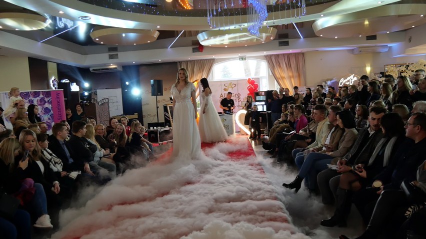 Wspaniałe Targi Ślubne w Camelii w Lubachowach w gminie Moskorzew. Były pokazy mody i inne atrakcje. Zobaczcie zdjęcia i wideo