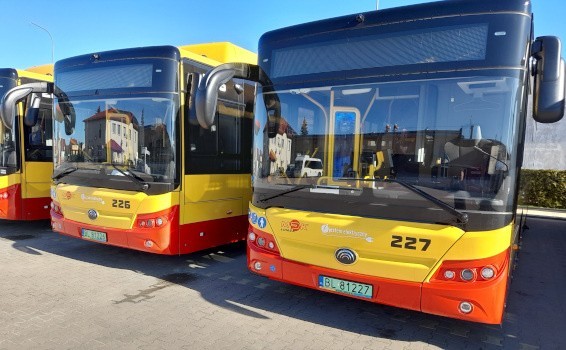 Kolejne sześć nowych elektrycznych autobusów wyjedzie na ulice Łomży. Docelowo po mieście ma jeździć 12 "elektryków"