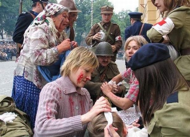 Przemyskie Stowarzyszenie Rekonstrukcji Historycznej zasłynęło już organizowaniem w Przemyślu rekonstrukcji wojennych. Dwukrotnie Operacji Barbarossa i Września '39.