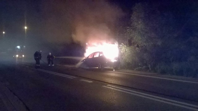 Forda starali się ugasić strażacy, ale ogień poczynił zbyt duże straty