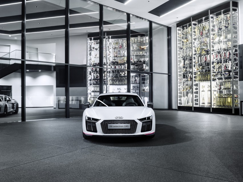 Audi R8 Coupe V10 plus w wydabiu selection 24h...