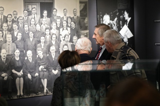 Znakomitą wystawę „Lutnia. 150 lat” otwarto w Zamku Żupnym w Wieliczce. Podczas wernisażu nie mogło zabraknąć koncertu słynnego wielickiego chóru