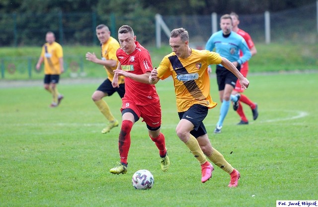 W meczu 13. kolejki IV ligi, Mechanik Bobolice uległ na swoim boisku Białym Sądów 3:4 (1:1).