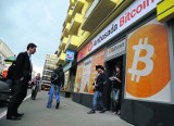 Oszustwo na bitcoina. Łodzianka straciła 100 tys. zł, prokuratura umorzyła sprawę, gdyż nie wykryła sprawcy