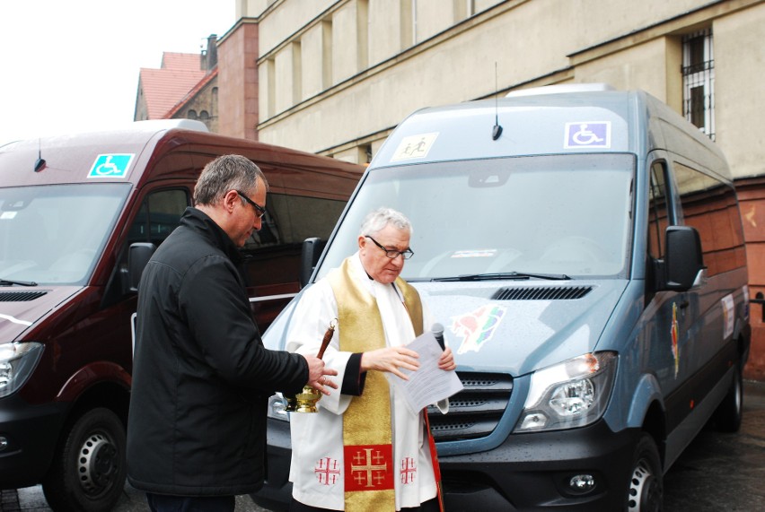 Ruda Śląska: Nowe autobusy trafiły do niepełnosprawnych